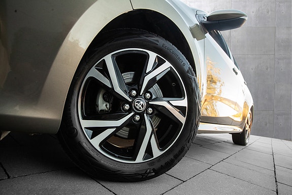 Toyota Yaris 18 of 20