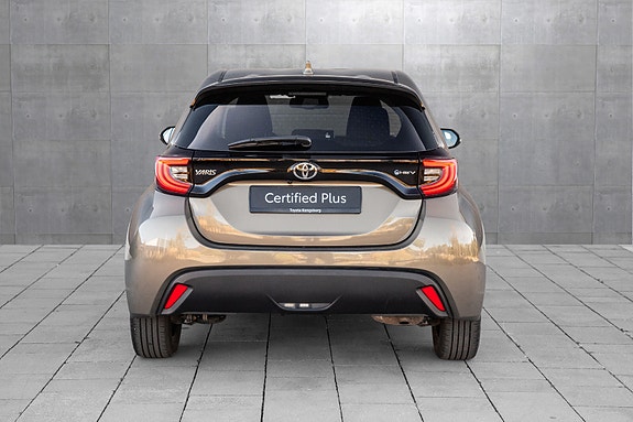 Toyota Yaris 3 of 20