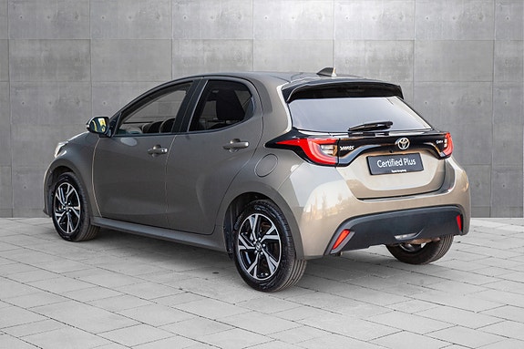 Toyota Yaris 2 of 20