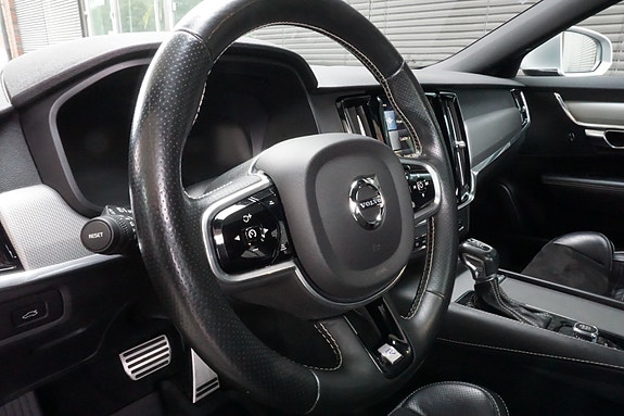 Volvo S90 22 of 24