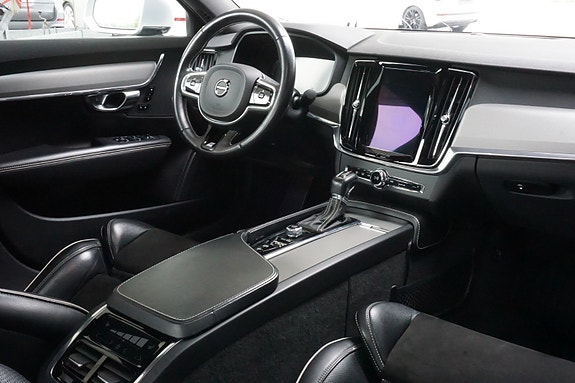 Volvo S90 10 of 24