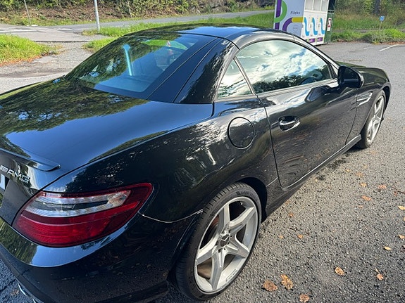 Mercedes-Benz SLK350 3 of 12