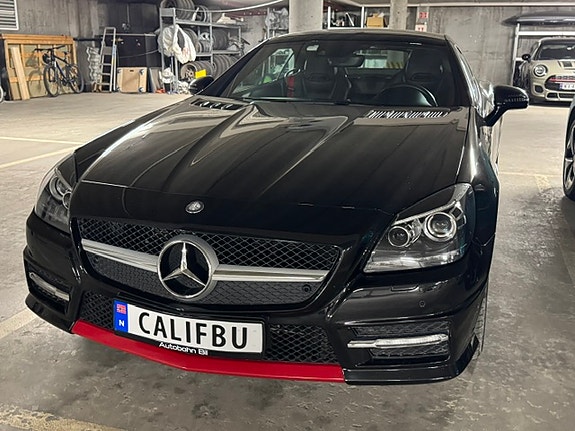 Mercedes-Benz SLK350 4 of 9