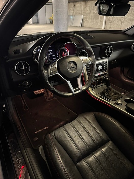 Mercedes-Benz SLK350 9 of 9