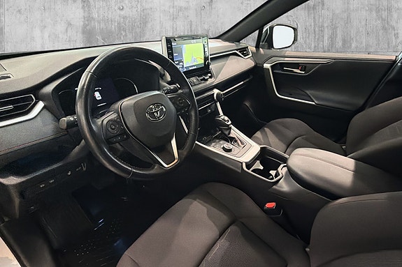 Toyota RAV4 Plug-in Hybrid 13 of 30