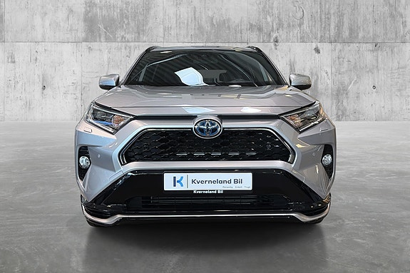 Toyota RAV4 Plug-in Hybrid 2 of 30