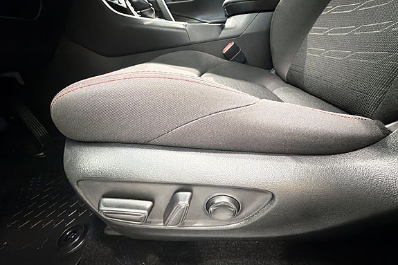 Toyota RAV4 Plug-in Hybrid 14 of 30