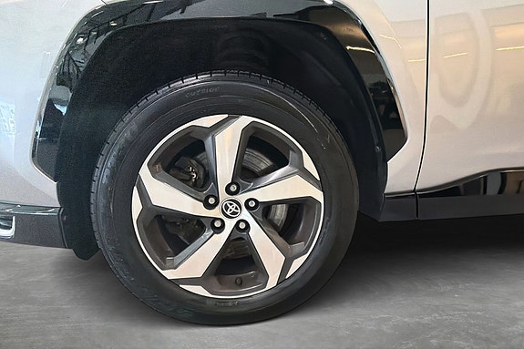 Toyota RAV4 Plug-in Hybrid 9 of 30