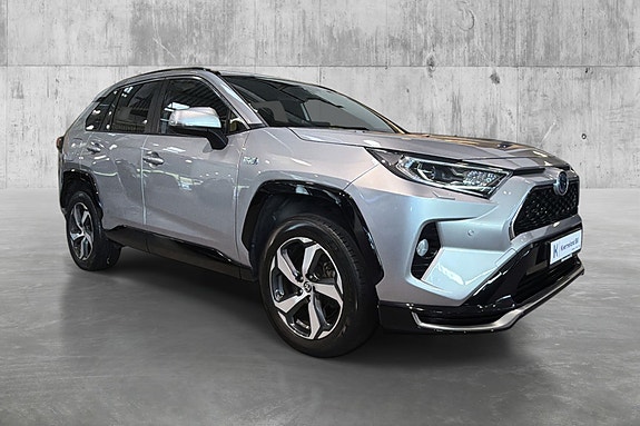 Toyota RAV4 Plug-in Hybrid 3 of 30