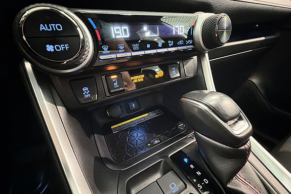 Toyota RAV4 Plug-in Hybrid 26 of 30