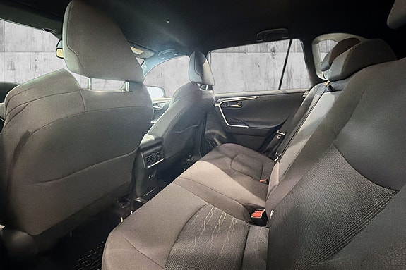 Toyota RAV4 Plug-in Hybrid 30 of 30