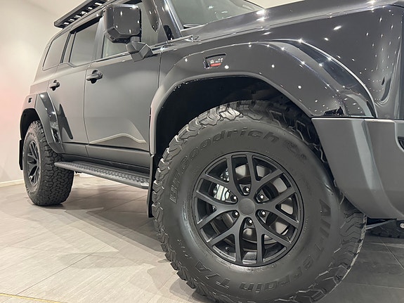 Toyota Land Cruiser 12 of 30