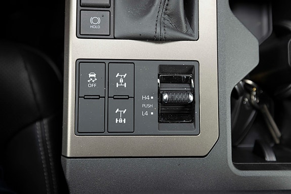 Toyota Land Cruiser 26 of 30