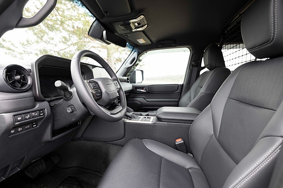 Toyota Land Cruiser 14 of 30