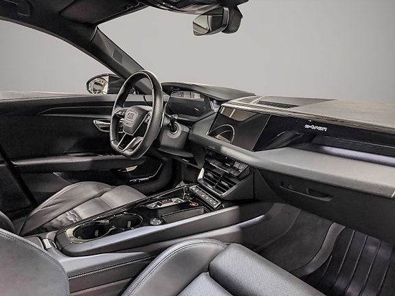 Audi e-tron GT 24 of 30