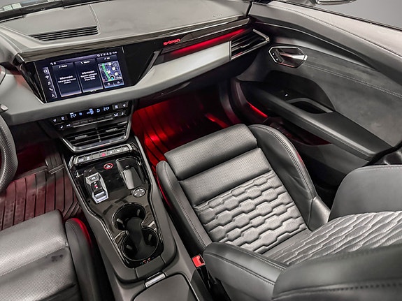 Audi e-tron GT 17 of 30