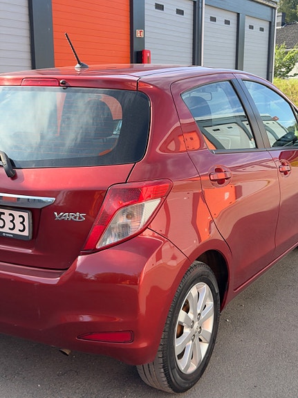 Toyota Yaris 11 of 30