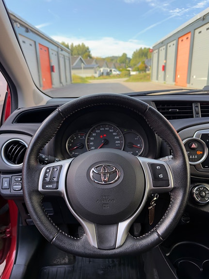 Toyota Yaris 23 of 30