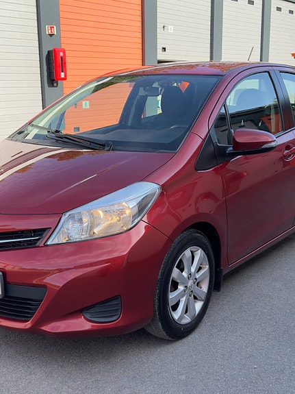 Toyota Yaris 10 of 30