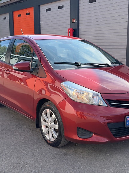 Toyota Yaris 13 of 30