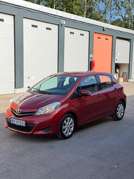 Toyota Yaris 4 of 30