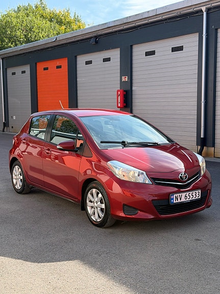 Toyota Yaris 3 of 30