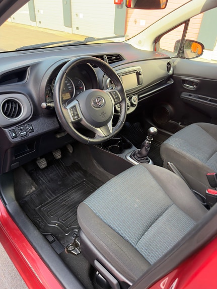 Toyota Yaris 21 of 30