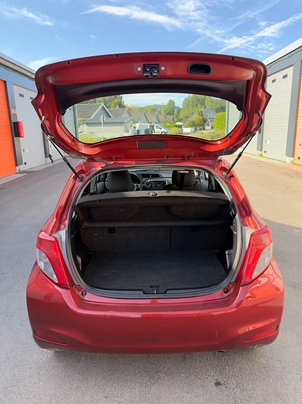 Toyota Yaris 17 of 30