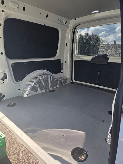 Volkswagen Caddy Maxi 9 of 15