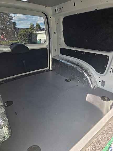 Volkswagen Caddy Maxi 7 of 15