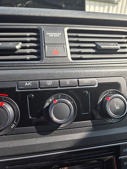 Volkswagen Caddy Maxi 13 of 15