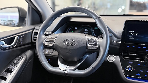 Hyundai IONIQ 23 of 30