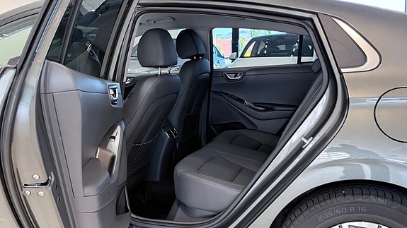 Hyundai IONIQ 16 of 30