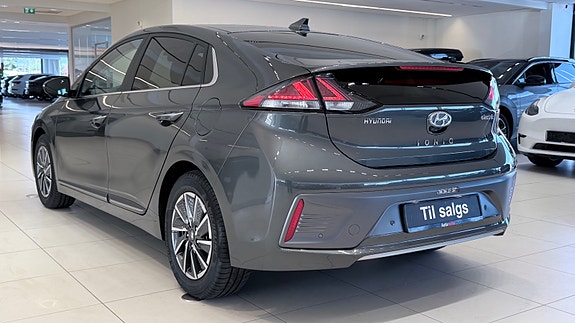 Hyundai IONIQ 10 of 30