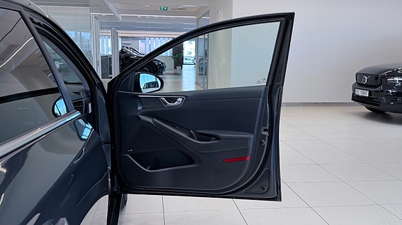 Hyundai IONIQ 21 of 30