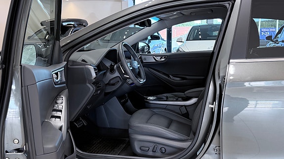 Hyundai IONIQ 13 of 30