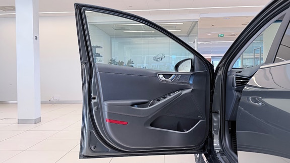 Hyundai IONIQ 14 of 30