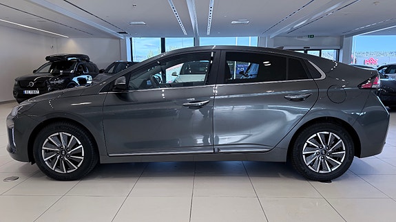 Hyundai IONIQ 8 of 30