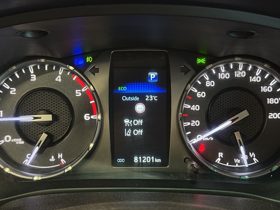 Toyota HiLux 23 of 28