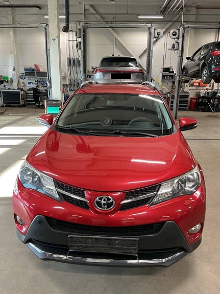 Toyota RAV4 8 of 15