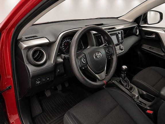 Toyota RAV4 9 of 15