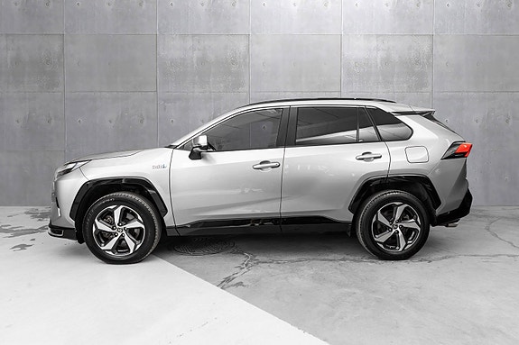 Toyota RAV4 Plug-in Hybrid 2 of 25