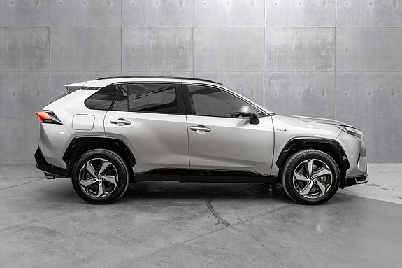 Toyota RAV4 Plug-in Hybrid 6 of 25