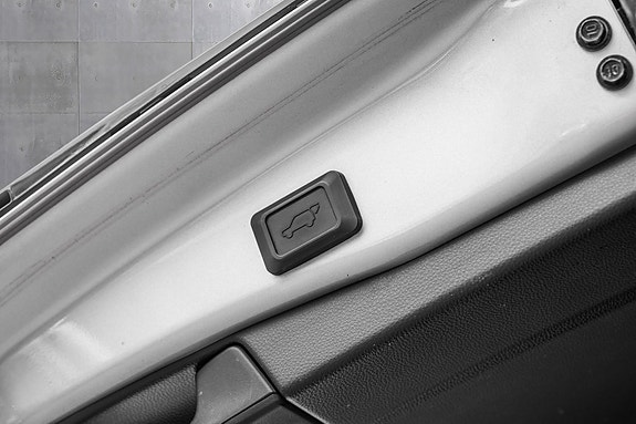 Toyota RAV4 Plug-in Hybrid 23 of 25