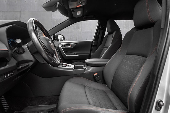 Toyota RAV4 Plug-in Hybrid 10 of 25