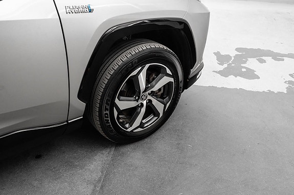 Toyota RAV4 Plug-in Hybrid 9 of 25