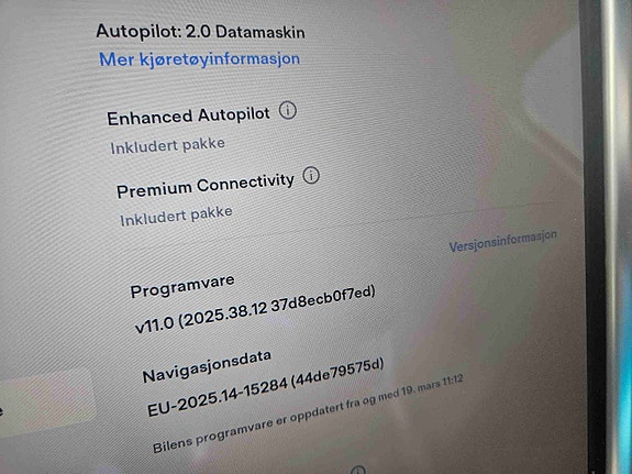 Tesla Model X 15 of 23