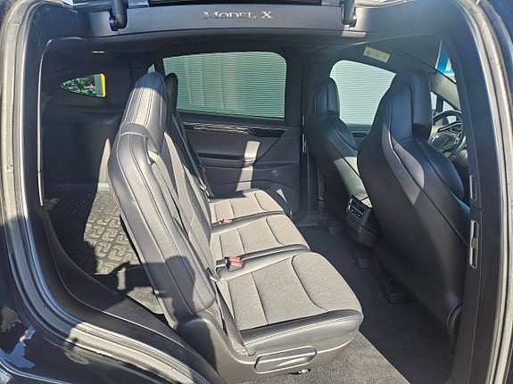 Tesla Model X 20 of 23