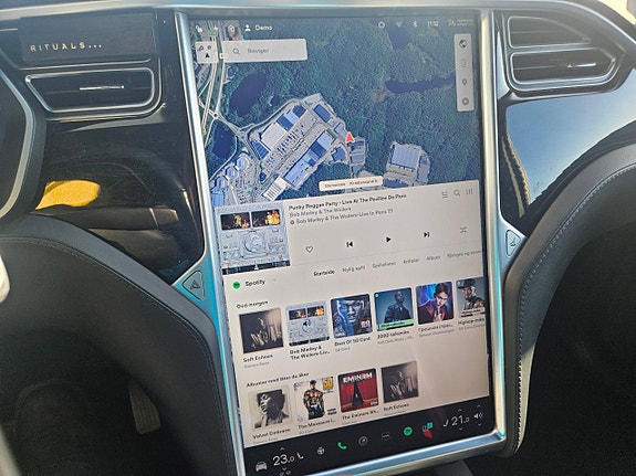 Tesla Model X 11 of 23