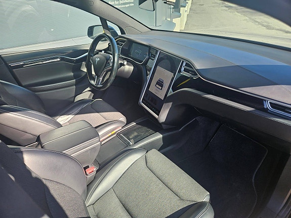 Tesla Model X 7 of 23
